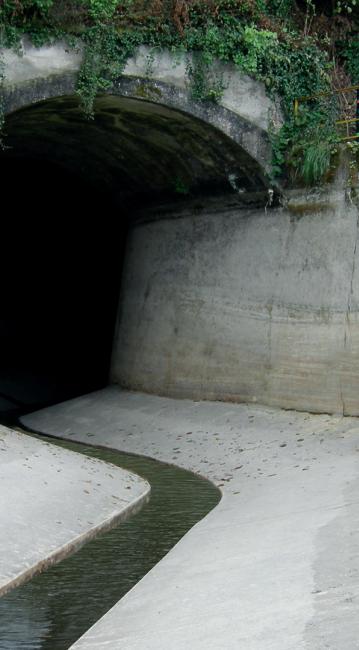 Waterproofing hydraulic structures